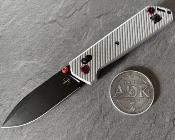 01BP0031 - Couteau BOKER PLUS Annual Dealer Knife 2025 Edition Limite