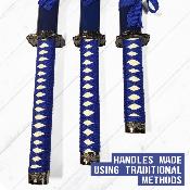 SETKWTBLUE - Set Samouraï Katana Wakizashi et Tanto Bleu avec Présentoir Bois